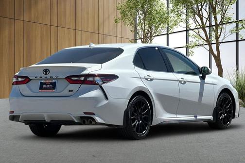 Ice Edge 2022 Toyota Camry SE