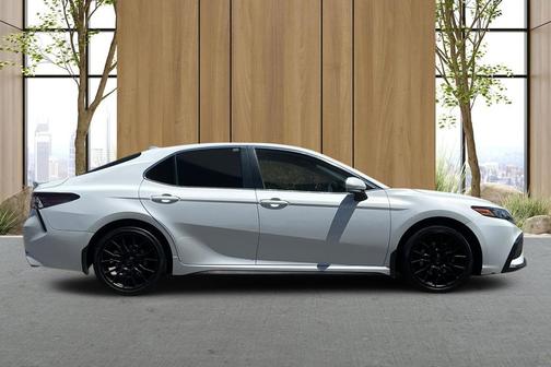 Ice Edge 2022 Toyota Camry SE