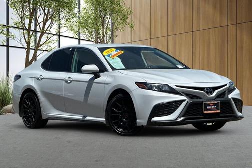 Ice Edge 2022 Toyota Camry SE