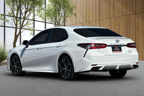 Super White 2018 Toyota Camry SE