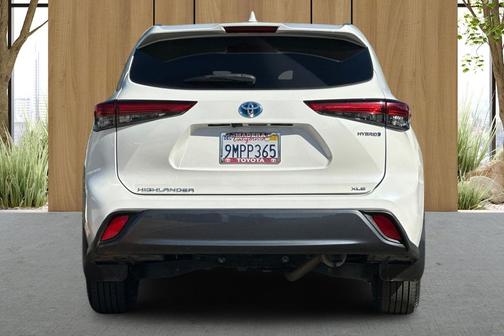 2021 Toyota Highlander Hybrid XLE