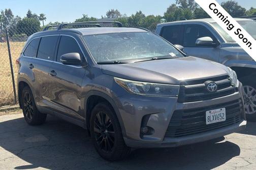 Predawn Gray Mica 2019 Toyota Highlander SE