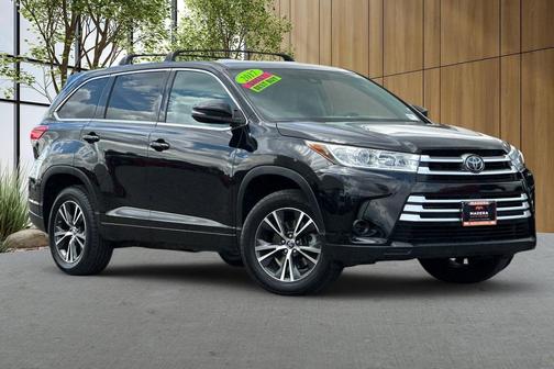 Midnight Black Metallic 2017 Toyota Highlander LE I4