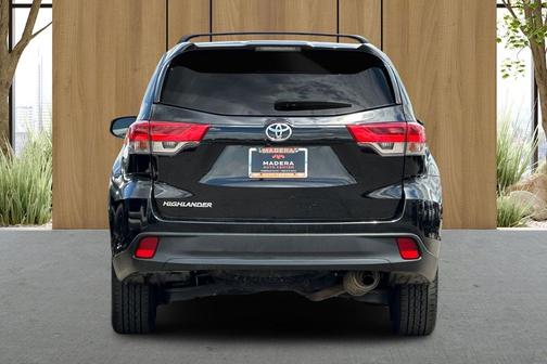 Midnight Black Metallic 2017 Toyota Highlander LE I4