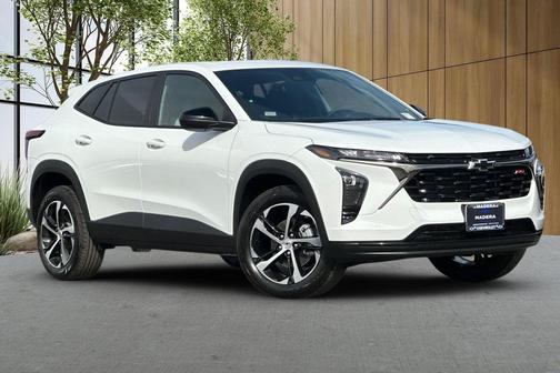 Summit White 2026 Chevrolet Trax FWD 1RS