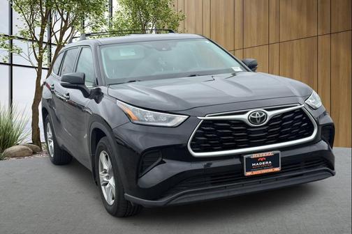 Midnight Black Metallic 2020 Toyota Highlander L