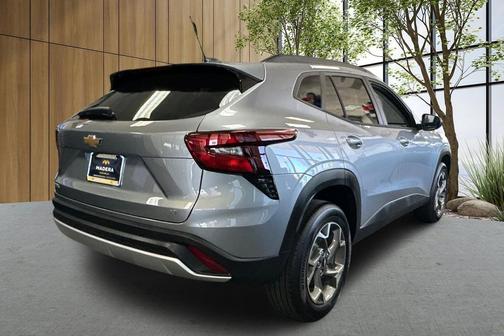 Sterling Gray Metallic 2026 Chevrolet Trax LT