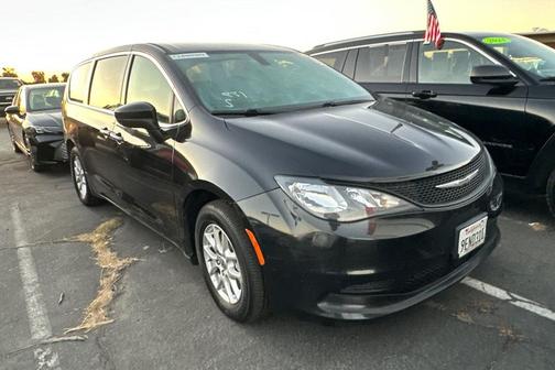 2022 Chrysler Voyager LX