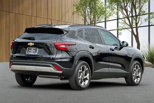 Mosaic Black Metallic 2026 Chevrolet Trax LT