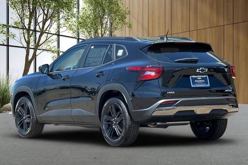 Mosaic Black Metallic 2026 Chevrolet Trax FWD ACTIV