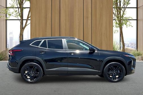 Mosaic Black Metallic 2026 Chevrolet Trax FWD ACTIV