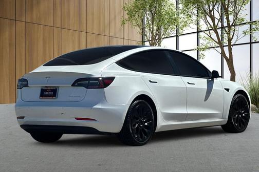 Pearl White Multi-Coat 2022 Tesla Model 3 Long Range