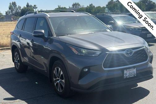 Magnetic Gray Metallic 2023 Toyota Highlander Hybrid XLE