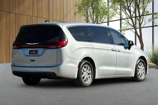 Silver Mist Clearcoat 2023 Chrysler Pacifica Touring L