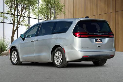 Silver Mist Clearcoat 2023 Chrysler Pacifica Touring L