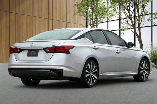 2022 Nissan Altima SR FWD
