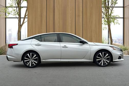 2022 Nissan Altima SR FWD