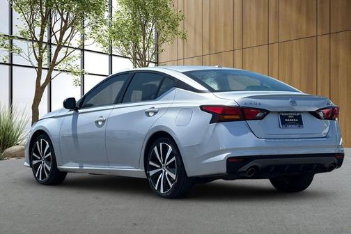 2022 Nissan Altima SR FWD