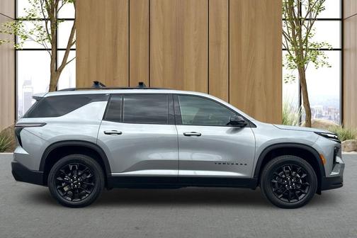 Sterling Gray Metallic 2026 Chevrolet Traverse LT