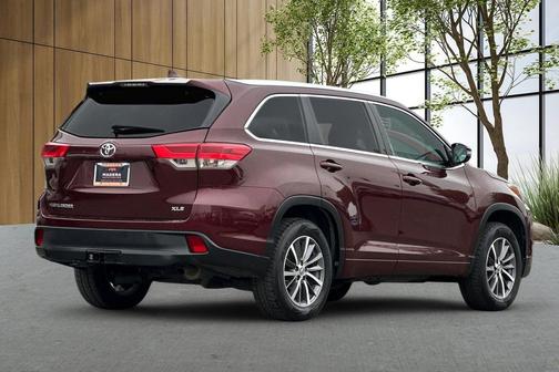 Ooh La La Rouge Mica 2018 Toyota Highlander SE