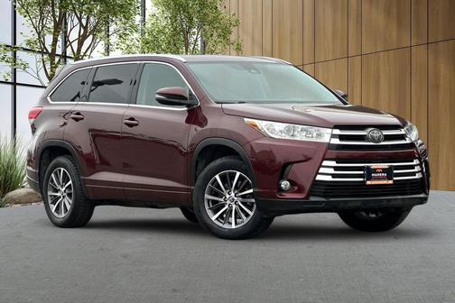 Ooh La La Rouge Mica 2018 Toyota Highlander SE