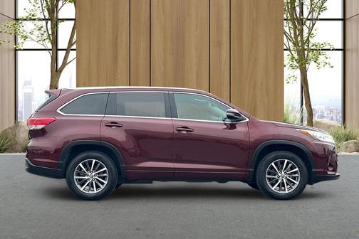 Ooh La La Rouge Mica 2018 Toyota Highlander SE