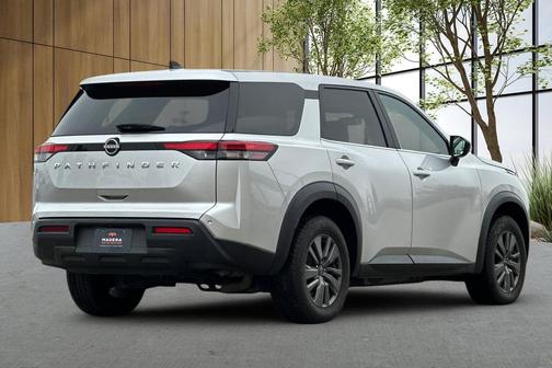2023 Nissan Pathfinder S FWD
