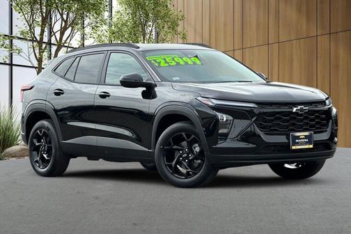 Mosaic Black Metallic 2026 Chevrolet Trax LT