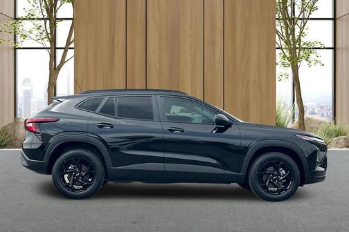 Mosaic Black Metallic 2026 Chevrolet Trax LT