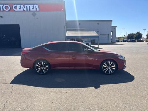 Scarlet 2019 Nissan Altima 2.5 SR