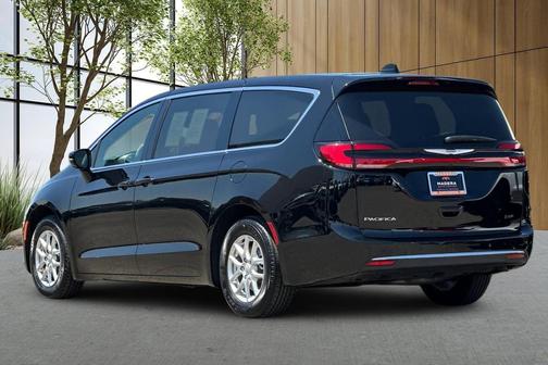 Diamond Black Crystal Pearlcoat 2025 Chrysler Pacifica L