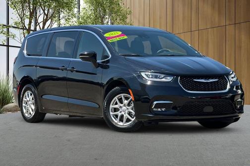 Diamond Black Crystal Pearlcoat 2025 Chrysler Pacifica L