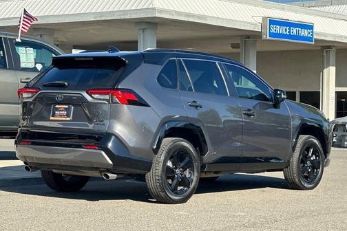 2021 Toyota RAV4 Hybrid SE