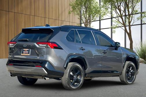2021 Toyota RAV4 Hybrid SE