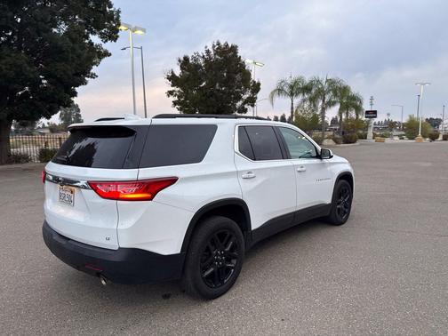 Summit White 2020 Chevrolet Traverse LT Cloth