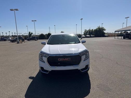 Summit White 2024 GMC Terrain SLE