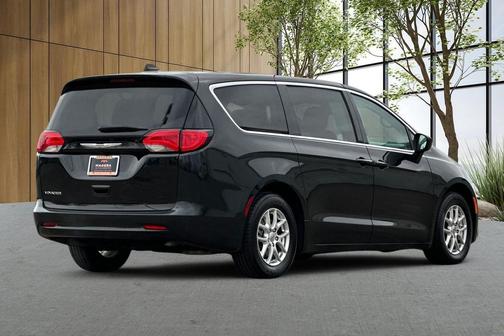 2023 Chrysler Voyager LX
