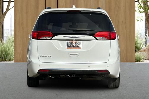 2018 Chrysler Pacifica Touring-L