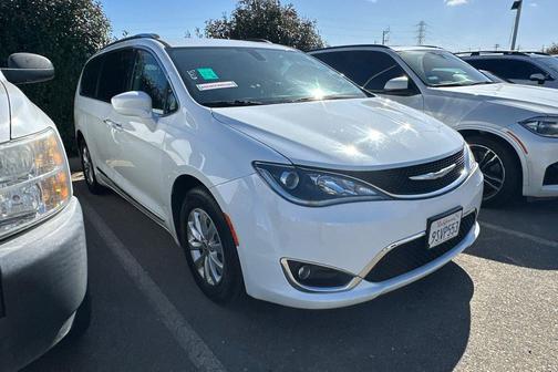 2018 Chrysler Pacifica Touring-L