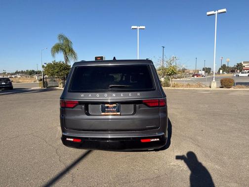 Baltic Gray Metallic Clearcoat 2024 Jeep Wagoneer L Series II 4x4