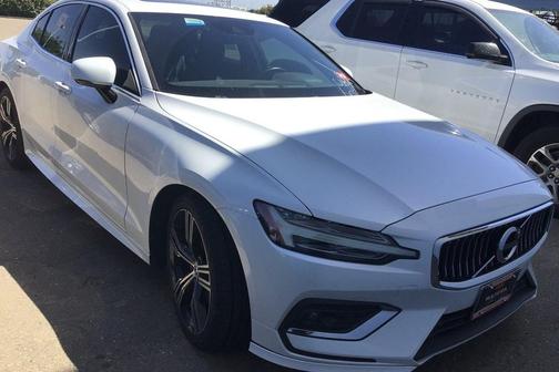Crystal White Pearl Metallic 2020 Volvo S60 T5