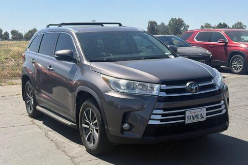 Predawn Gray Mica 2019 Toyota Highlander XLE