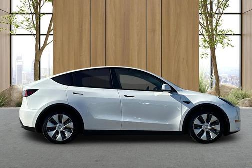 2022 Tesla Model Y Long Range Dual Motor All-Wheel Drive