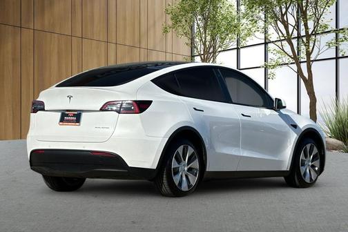 2022 Tesla Model Y Long Range Dual Motor All-Wheel Drive