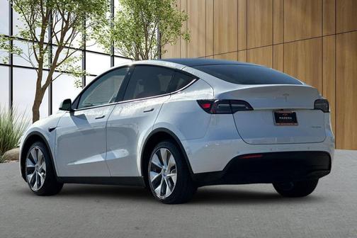 2022 Tesla Model Y Long Range Dual Motor All-Wheel Drive