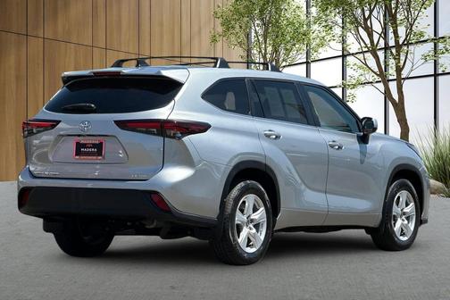 Celestial Silver Metallic 2024 Toyota Highlander LE