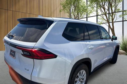 Pearl 2024 Toyota Grand Highlander Hybrid XLE