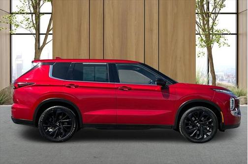 2023 Mitsubishi Outlander SE Black Edition 2WD