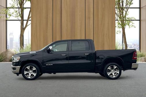 Diamond Black Crystal Pearlcoat 2019 RAM 1500 Laramie