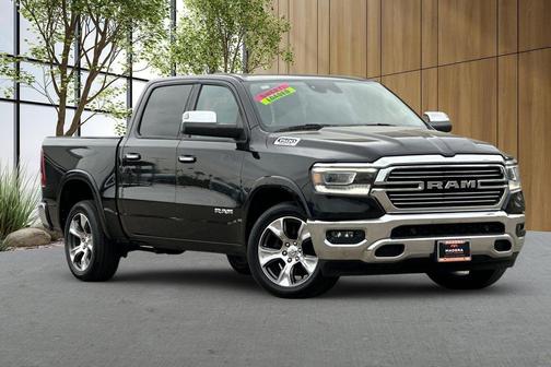 Diamond Black Crystal Pearlcoat 2019 RAM 1500 Laramie